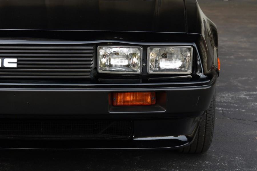 Детали экстерьера DeLorean DMC-12 in Black 1981 года  (фото 37 из 207)